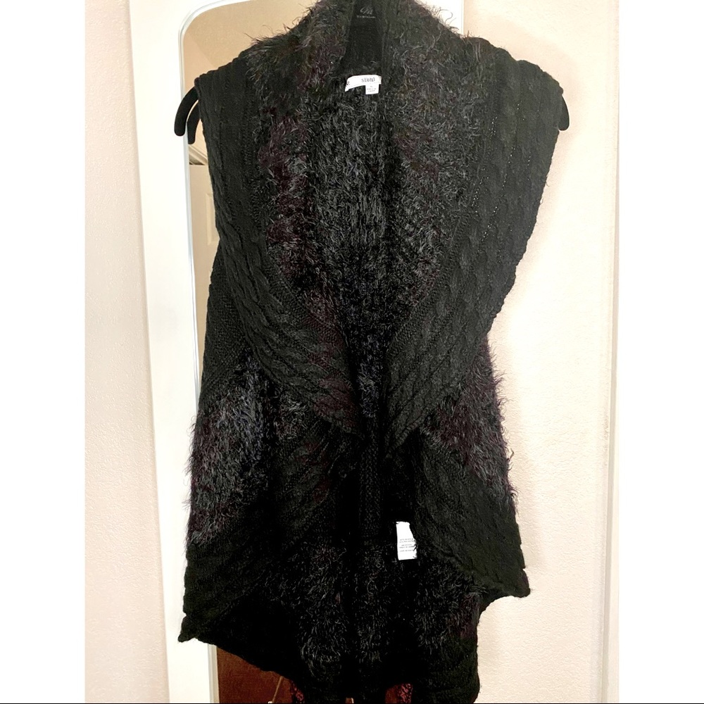 Sleeveless sweater coat / knit vest